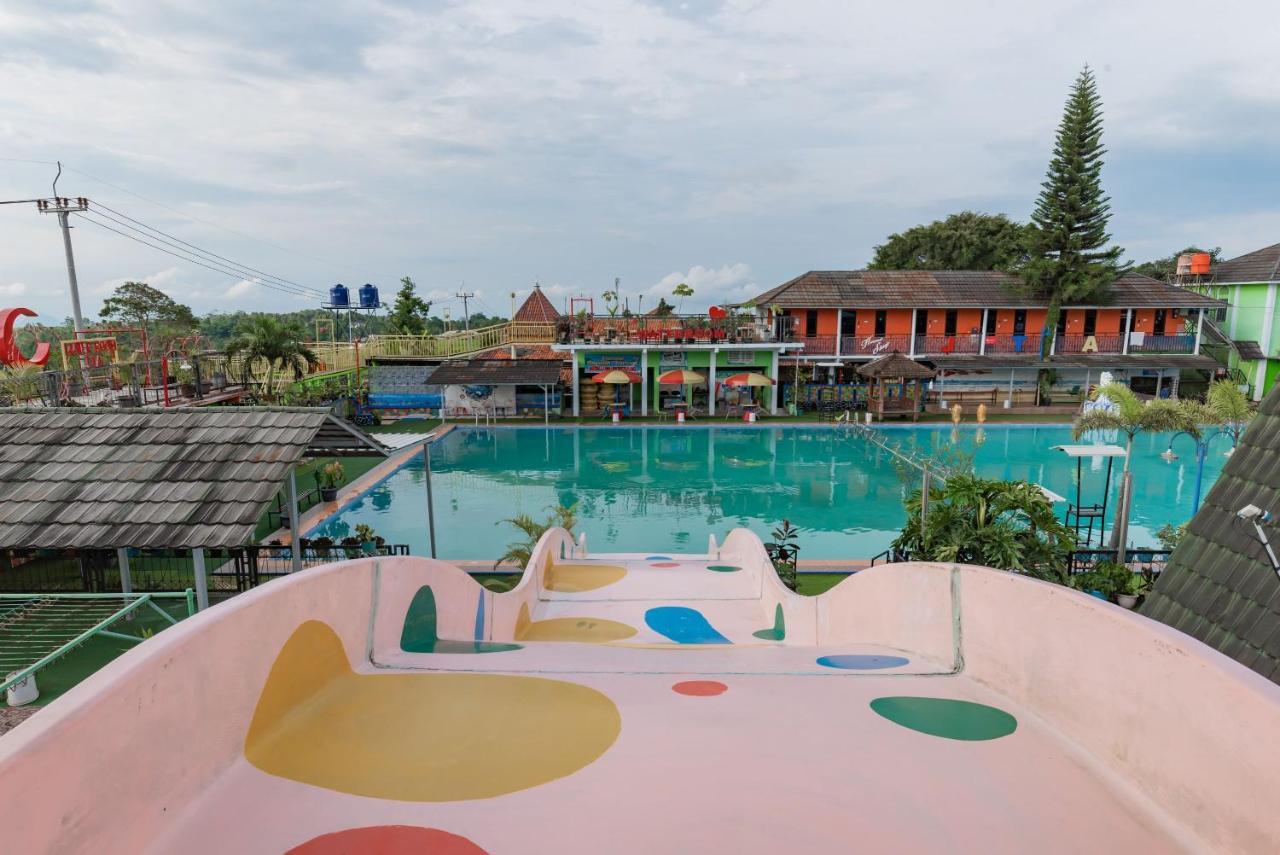 Reddoorz Resort Syariah @ Jaya Tirta Abadi Purwakarta Εξωτερικό φωτογραφία